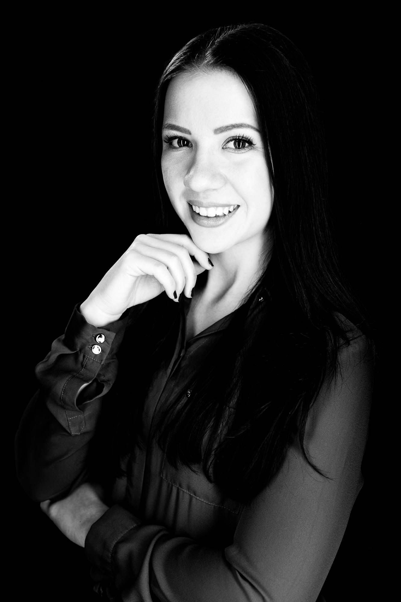 Export x3 Headshot  06589 Dez 01 2019 Bearbeitet 2 Headshots 2019  Miro Nicole Nadine